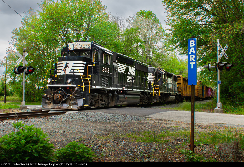 NS GP40-2 #3013 on WPCA-51